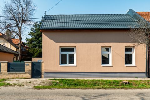 Eladó Ház 1185 Budapest 18. kerület , TELJESKŐRŰEN FELÚJÍTOTT, 3 SZOBÁS, 70m2-es IKERHÁZ, 