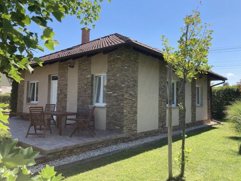 Eladó Ház 8638 Balatonlelle , pazar, egyszintes családi ház, varázslatos, gonodozott kert