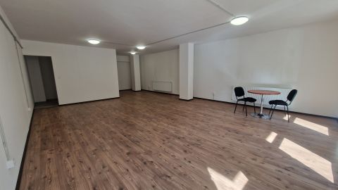 Eladó Iroda 1116 Budapest 11. kerület , 3 felszíni beállóval