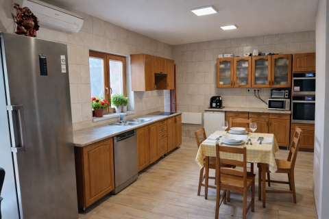 Eladó Ház 2340 Kiskunlacháza , Kiskunlacháza csendes utcájában napelemes családi ház