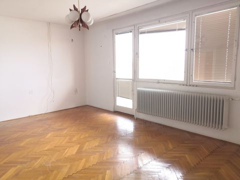 Eladó Lakás 8749 Zalakaros , Fürdőtől kényelmes távolságra, emeleti, erkélyes lakás