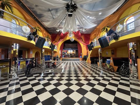 Eladó Ipari 8192 Hajmáskér , SOKOLDALÚ CSARNOK ELADÓ