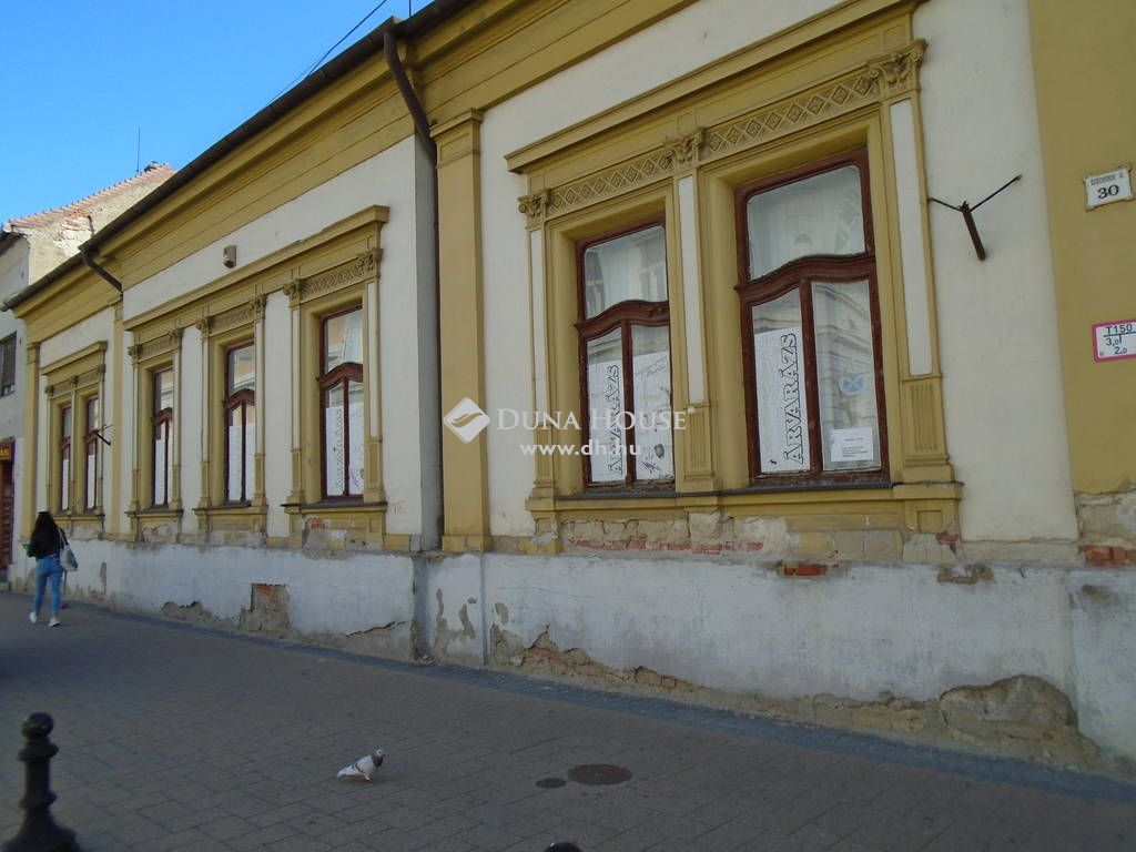 3300 Eger — 1/8