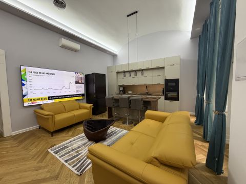 Eladó Lakás 1051 Budapest 5. kerület , BAZILIKA KÖZELÉBEN CSENDES LUXUS LAKÁS