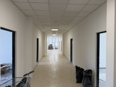 Eladó Iroda 1211 Budapest 21. kerület Csepeli hévmegálló közelében