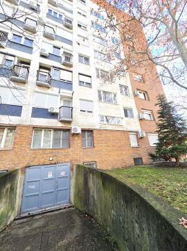 Eladó Tároló/Raktár 7633 Pécs , Uránvárosban össz. 450 nm-en fűtött raktárak és tárolók