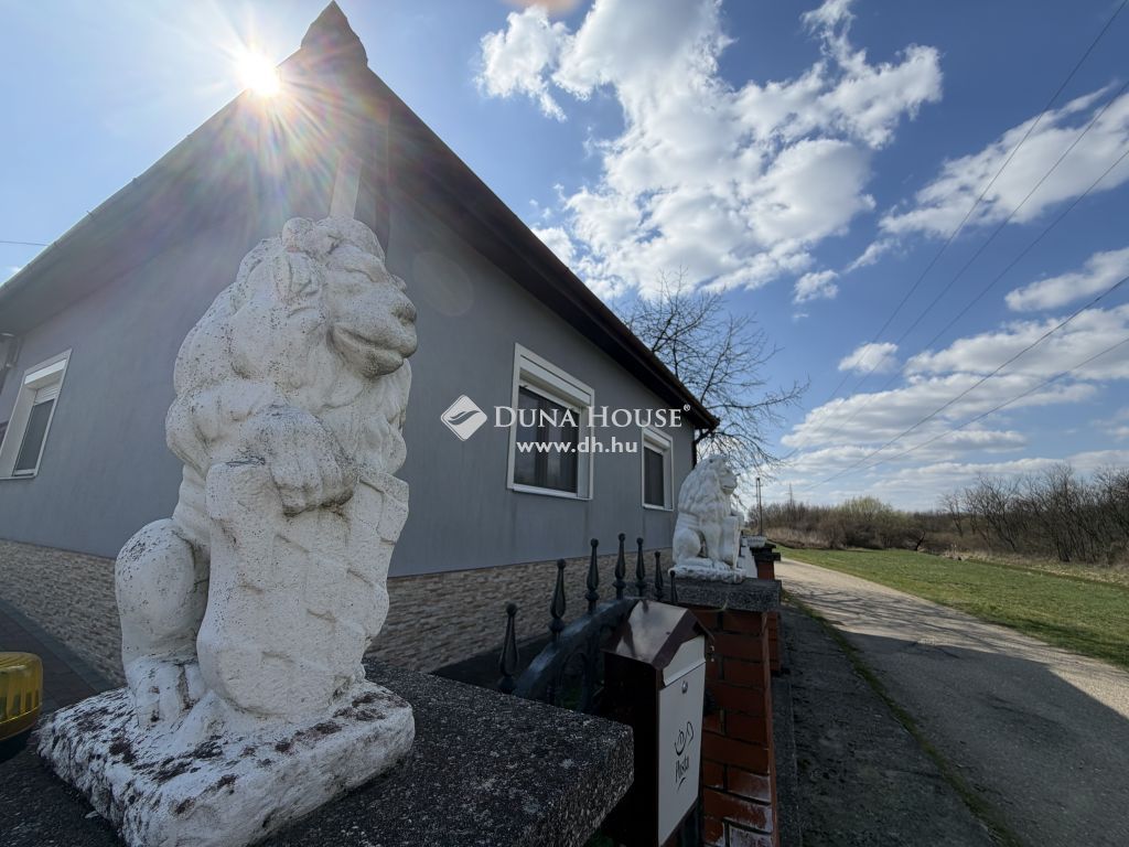 8973 Csesztreg , Eladó családi ház Csesztregen — 1/31