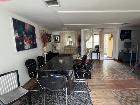 Eladó Ház 8360 Keszthely , A Festetics kastély közelében, 145 m2-es sorházi ingatlan.