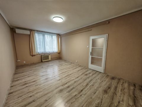 Eladó Lakás 5000 Szolnok 