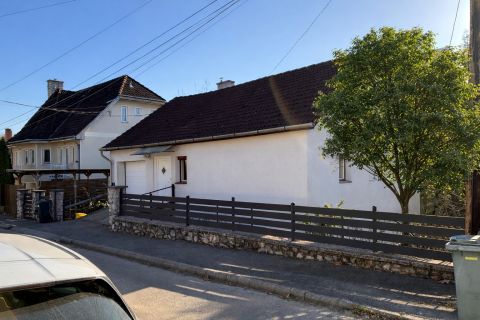 Eladó Ház 3519 Miskolc Miskolctapolca Rózsadombján, fedett terasszal, rózsakerttel!