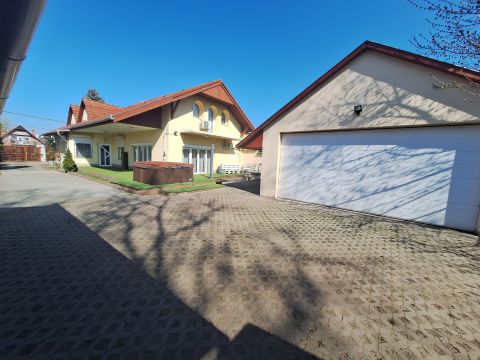 Eladó Ház 6500 Baja , Nagy Lajos király utca