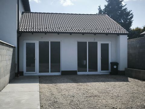 Eladó Üzlethelyiség 9011 Győr , Győrszentivánon 50m2-es üzlethelyiség eladó!