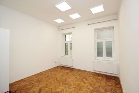 Eladó Lakás 1012 Budapest 1. kerület Kétszobás foldszinti lakás Vérmező mellett