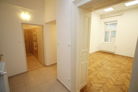 Eladó Lakás 1012 Budapest 1. kerület , Kétszobás foldszinti lakás Vérmező mellett