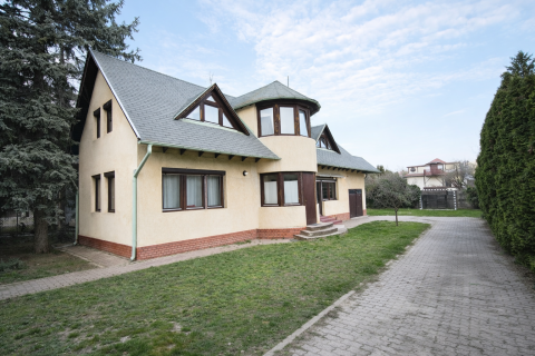 Eladó Ház 1038 Budapest 3. kerület 