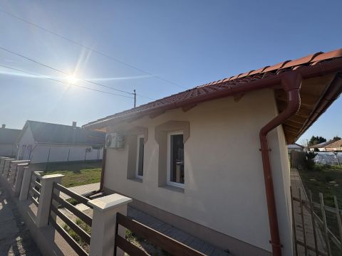 Eladó Ház 2740 Abony , Abony központjában 