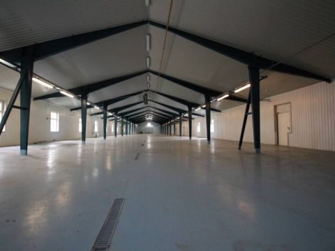 Eladó Ipari 2735 Dánszentmiklós , 2010-ben teljesen felújított ÜZEM+RAKTÁR