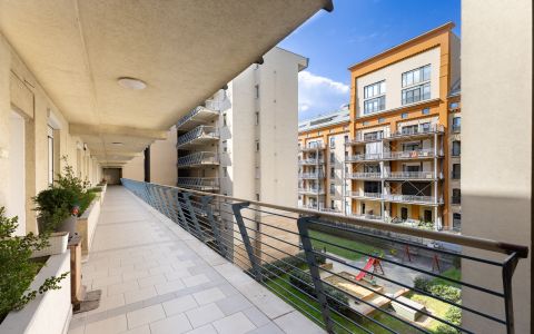 Eladó Lakás 1095 Budapest 9. kerület 2004-es építésű házban, 73 nm-es, 3 szobás, erkélyes lakás