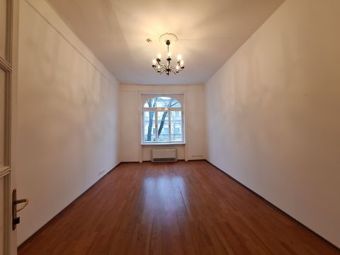 Kiadó Iroda 1062 Budapest 6. kerület , 6. kerület Diplomatanegyedben villaépületben iroda