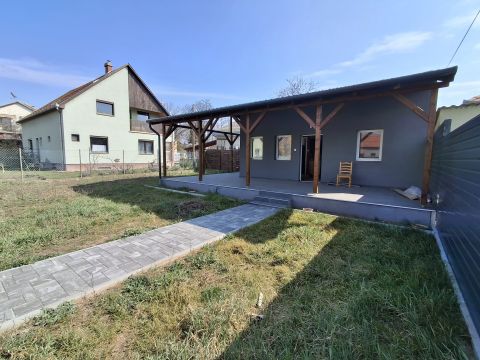 Eladó Telek 1185 Budapest 18. kerület , Rendezett telek, felújított kis házzal