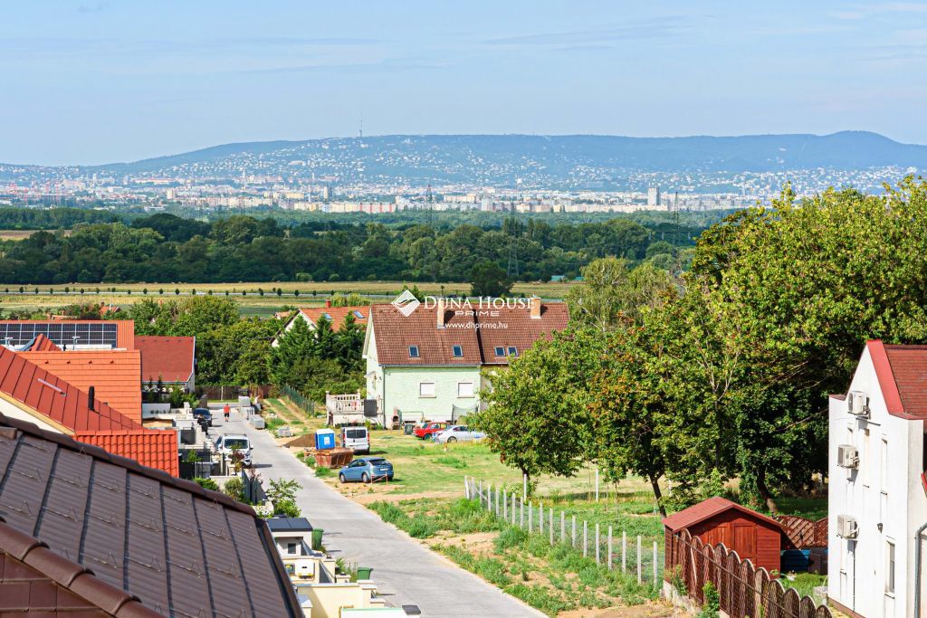 Eladó ház, Csömör