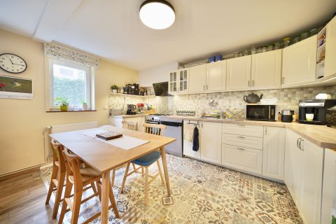 Eladó Lakás 2040 Budaörs 