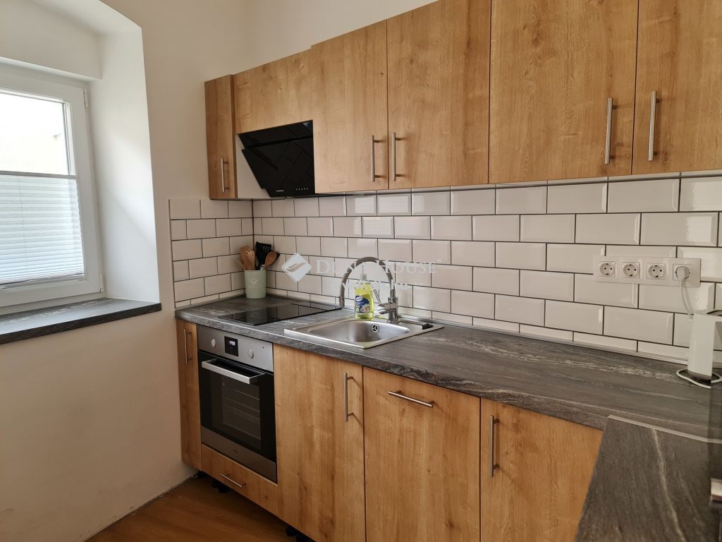 7621 Pécs , Belvárosi teljeskörűen felújított lakás — 1/10