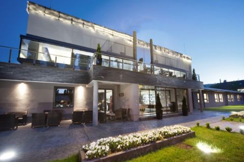 Kiadó Irodaépület 1033 Budapest 3. kerület , Bojtár utcánál elegáns irodaépület+üzlethelyiségek+raktárak