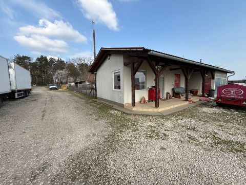 Eladó Telek 6000 Kecskemét , Közel 1 hektáros, frekventált helyen lévő TELEPHELY ELADÓ