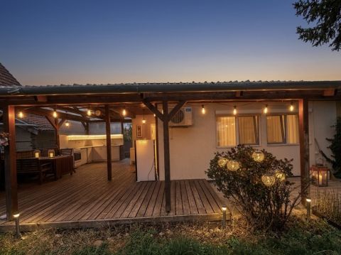 Eladó Ház 2337 Délegyháza , Panorámás vízparti nyaraló saját stéggel Délegyházán.