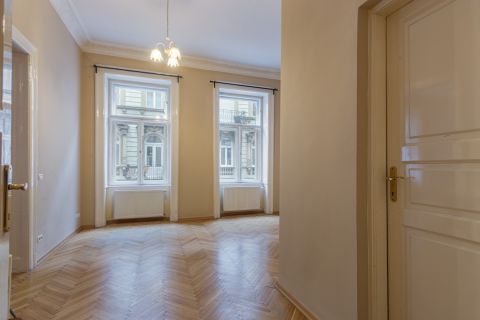 Kiadó Lakás 1074 Budapest 7. kerület Dohány utcában hangulatos jó elosztású lakás!