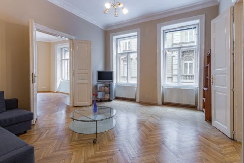 Kiadó Lakás 1074 Budapest 7. kerület , Dohány utcában hangulatos jó elosztású lakás!