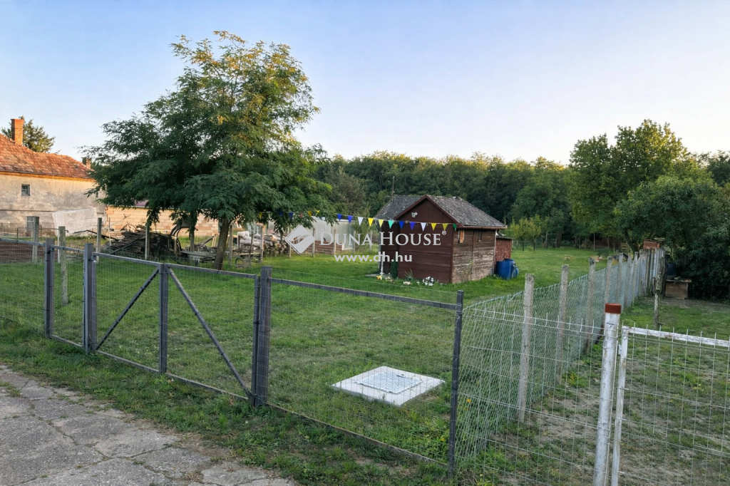 9121 Győrszemere , Erdősor utca elején — 1/10