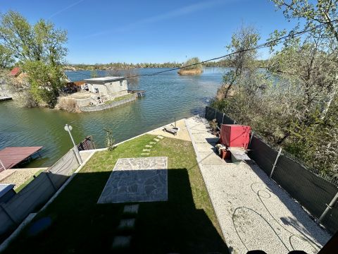 Eladó Ház 2310 Szigetszentmiklós , TÓPARTI ÚJÉPÍTÉSŰ HÁZ saját lejáróval-partrésszel