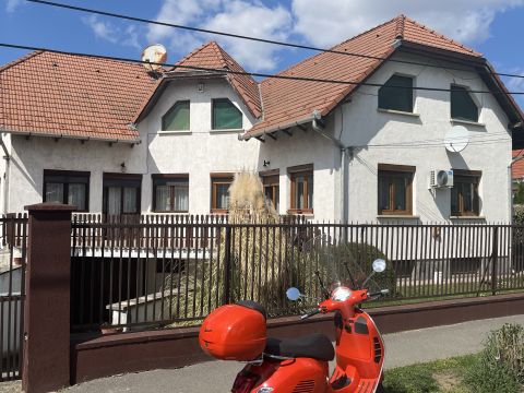 Eladó Ház 1188 Budapest 18. kerület , 18, ker Pestszentimre, felújítandó garázsos ikerház Eladó