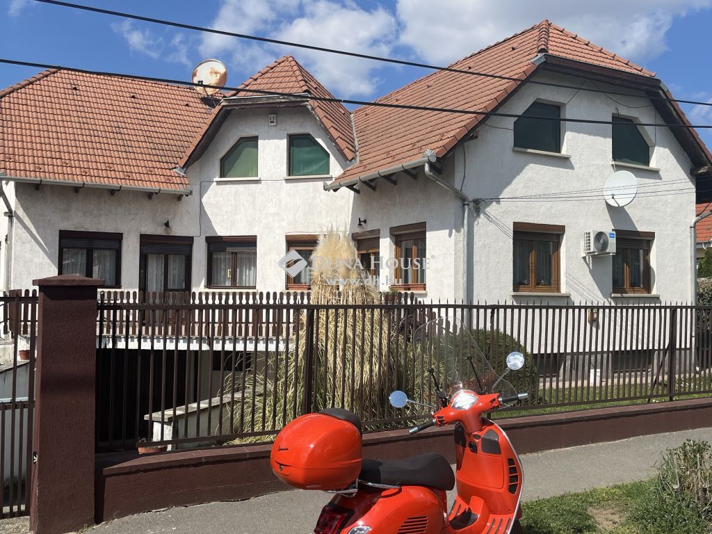 1188 Budapest 18. kerület , 18, ker Pestszentimre, felújítandó garázsos ikerház Eladó — 1/41