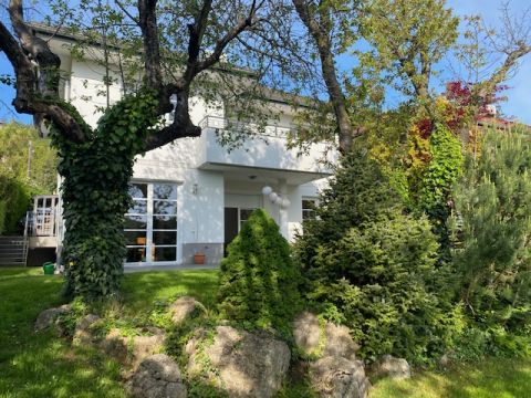 Eladó Ház 1029 Budapest 2. kerület Csendes utcán a Máriaremetén 