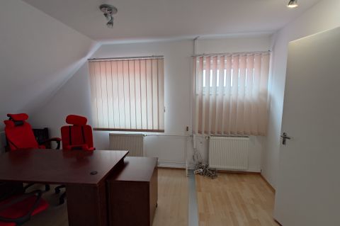 Kiadó Irodaépület 6000 Kecskemét KIADÓ MUNKÁSSZÁLLÁS / IRODAHÁZ