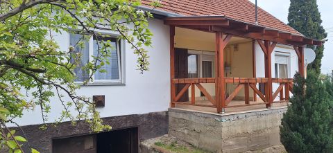 Eladó Ház 6000 Kecskemét AZONNAL KÖLTÖZHETŐ NAPPALI+3 SZOBÁS TÉGLA HÁZ ELADÓ