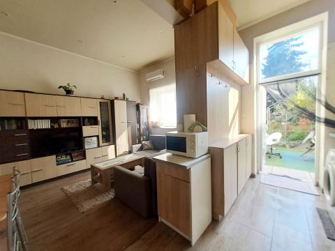 Eladó Lakás 1158 Budapest 15. kerület , Pestújhely csendes utcájában, Otthon Start hitelre alkalmas