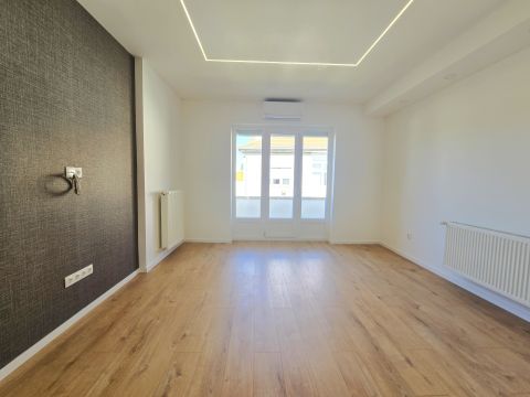 Eladó Lakás 7631 Pécs Amerikai konyha-Nappali+2 szobás felújított lakás