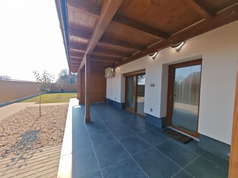 Eladó Ház 5000 Szolnok Alcsisziget