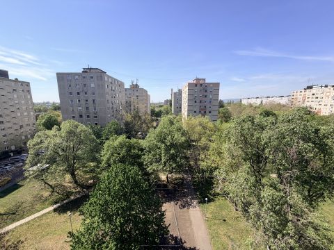 Eladó Lakás 1157 Budapest 15. kerület , Napfényes panellakás zöld környezetben, jó elosztással.