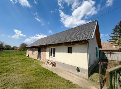 Eladó Ház 7013 Cece , Cece központi részén