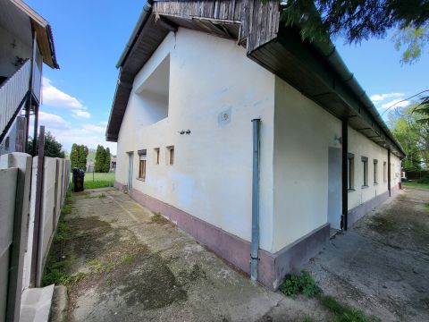 Eladó Ház 2340 Kiskunlacháza Kikunlacháza - kétgenerációs ház a város szélén