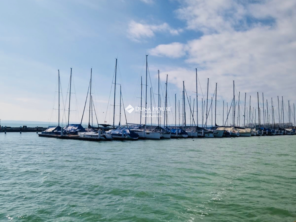 Eladó lakás, Alsóörs