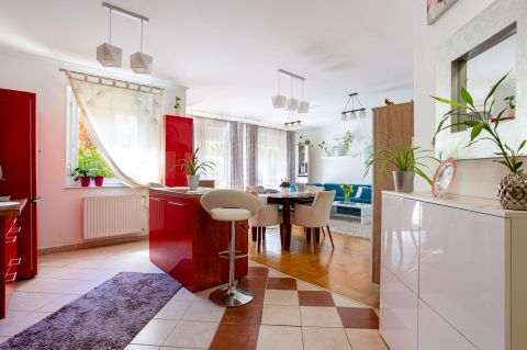 Eladó Lakás 1032 Budapest 3. kerület Óbuda központjában, újszerű,  95 nm-es kertkapcsolatos lakás