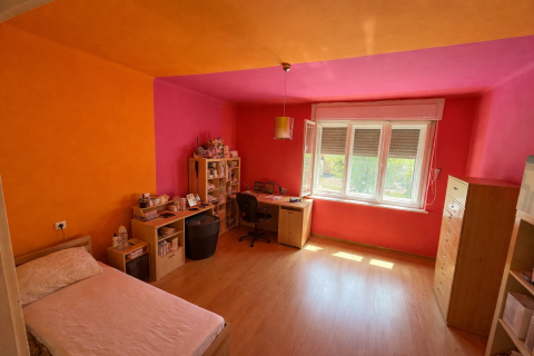 Eladó Ház 2721 Pilis Állomás közelében található, felújításra váró családi ház