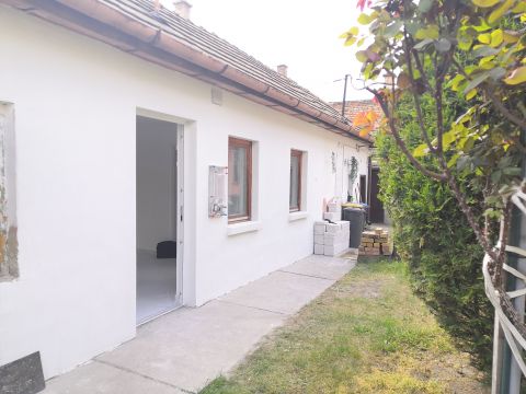 Eladó Lakás 1201 Budapest 20. kerület , Felújított, azonnal költözhető, 2 hálószobás lakás