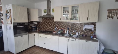 Eladó Ház 2112 Veresegyház Veresegyházán felújított családi ház.